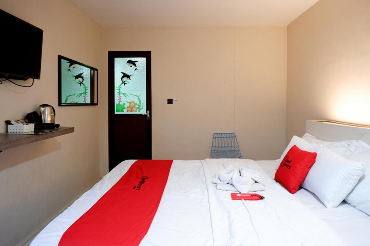 Отель Reddoorz Syariah At Jalan Jenderal Sudirman Palopo Экстерьер фото