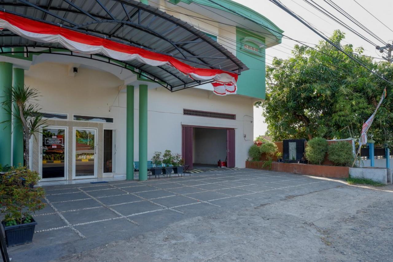 Отель Reddoorz Syariah At Jalan Jenderal Sudirman Palopo Экстерьер фото
