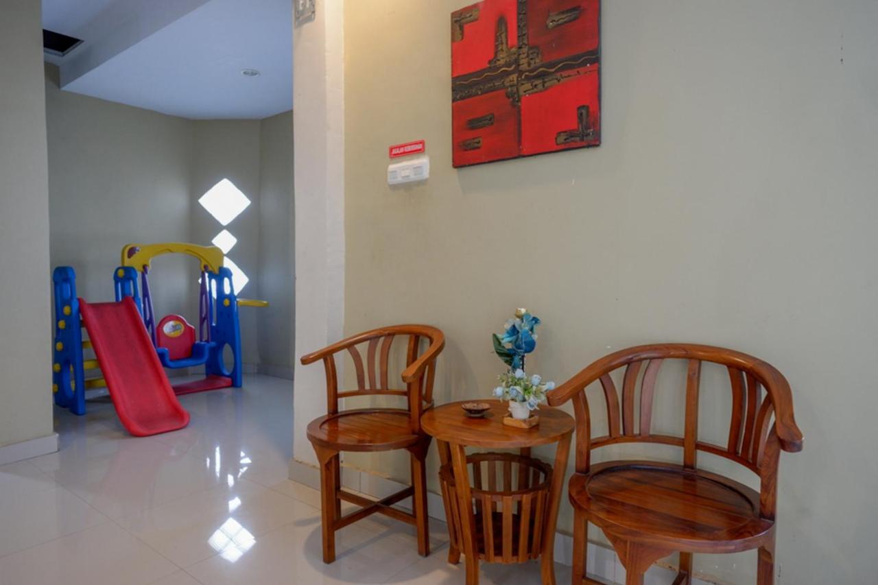 Отель Reddoorz Syariah At Jalan Jenderal Sudirman Palopo Экстерьер фото