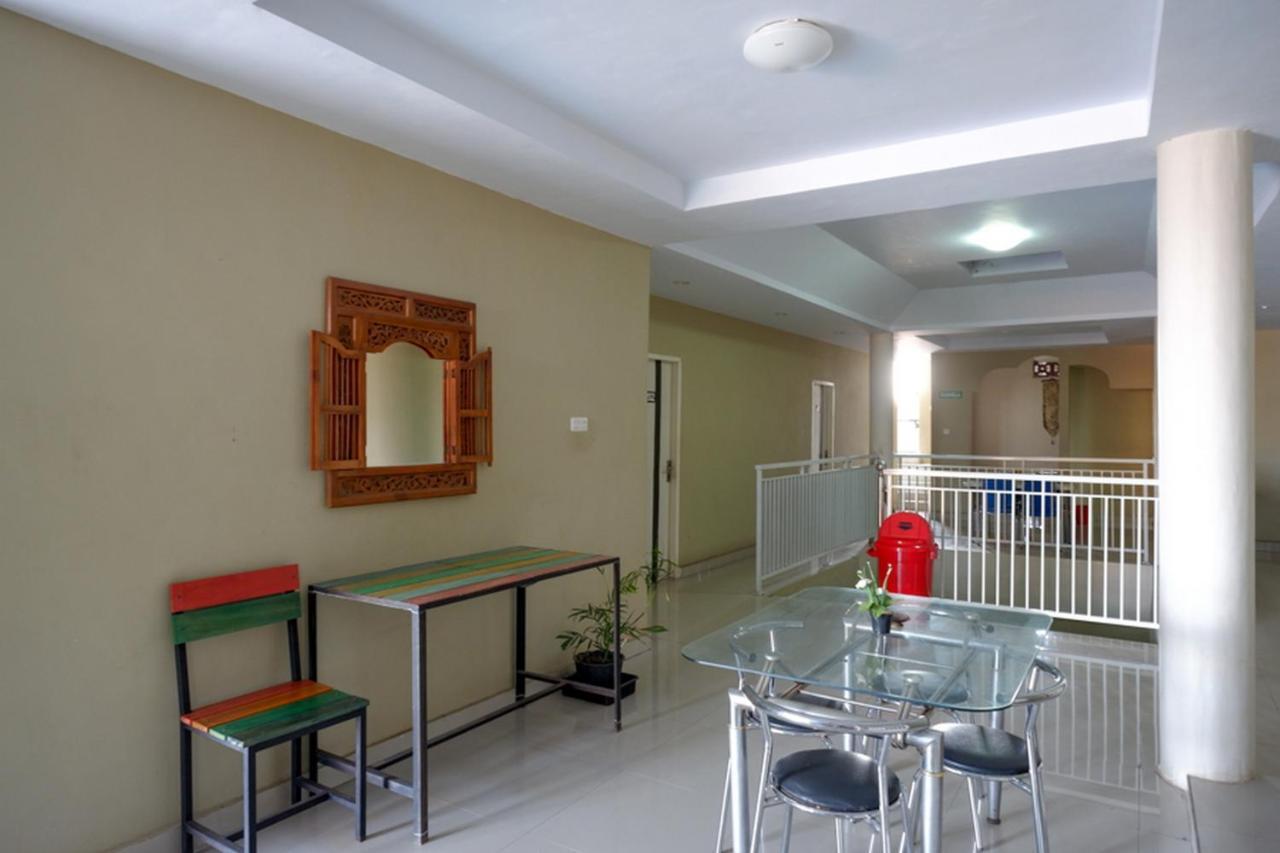 Отель Reddoorz Syariah At Jalan Jenderal Sudirman Palopo Экстерьер фото