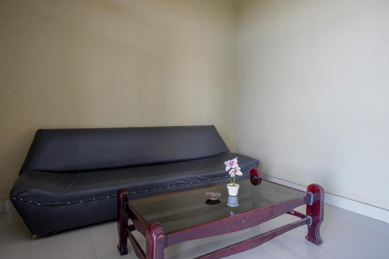 Отель Reddoorz Syariah At Jalan Jenderal Sudirman Palopo Экстерьер фото
