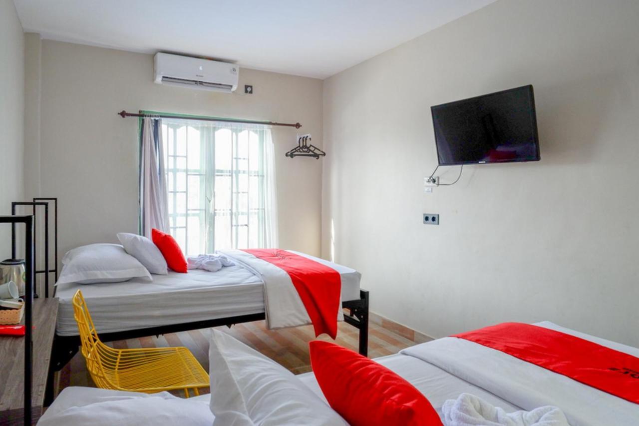 Отель Reddoorz Syariah At Jalan Jenderal Sudirman Palopo Экстерьер фото