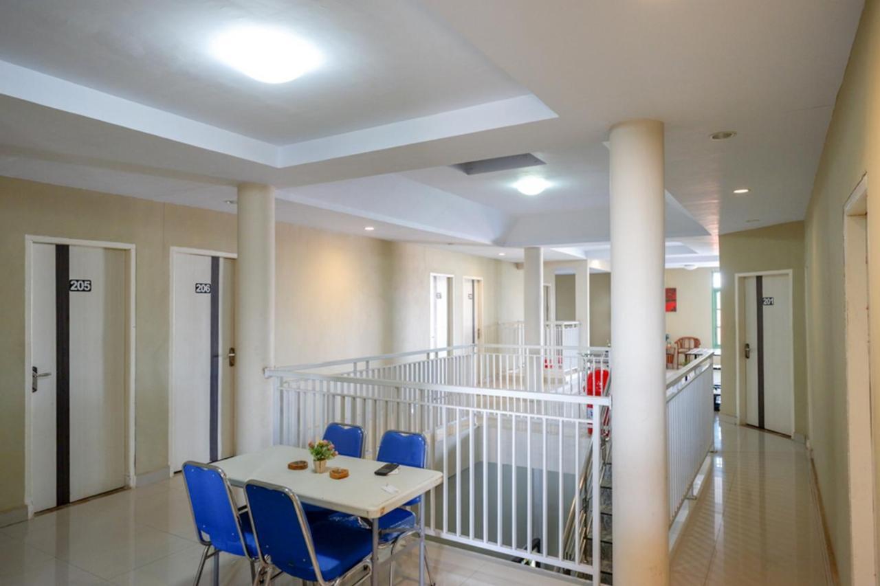 Отель Reddoorz Syariah At Jalan Jenderal Sudirman Palopo Экстерьер фото