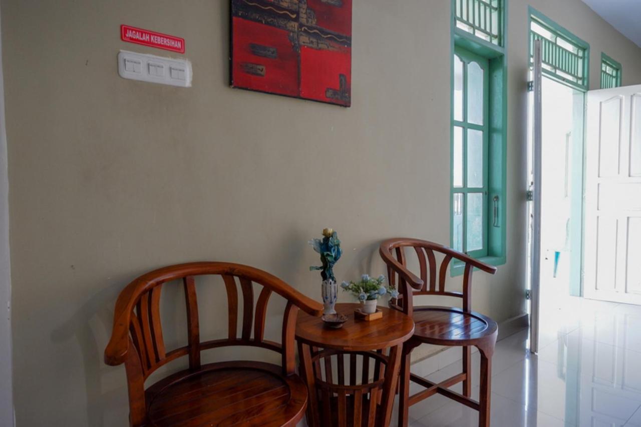 Отель Reddoorz Syariah At Jalan Jenderal Sudirman Palopo Экстерьер фото